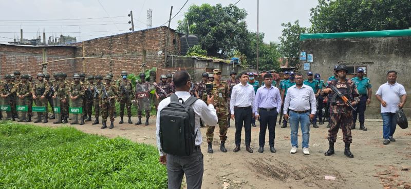 টাস্কফোর্স অভিযানে নিষিদ্ধঘোষিত পলিথিন জব্দ, মালিকের ৩ মাসের কারাদণ্ড